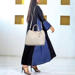 Pre Owned Prada Off White Vitello Danio Leather Large Open Tote