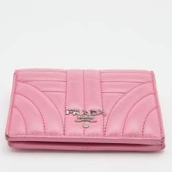 مملوكة مسبقًا Prada Pink Quilted Leather Logo Embellished Bifold Wallet