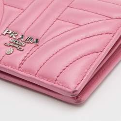 مملوكة مسبقًا Prada Pink Quilted Leather Logo Embellished Bifold Wallet