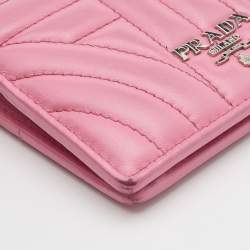 مملوكة مسبقًا Prada Pink Quilted Leather Logo Embellished Bifold Wallet