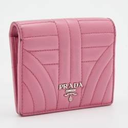 مملوكة مسبقًا Prada Pink Quilted Leather Logo Embellished Bifold Wallet