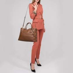 Pre Owned Prada Brown Vitello Daino Leather Middle Zip Tote