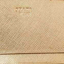 مملوكة مسبقًا Prada Gold Saffiano Metal Leather Logo Flap Continental Wallet