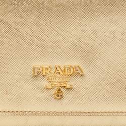مملوكة مسبقًا Prada Gold Saffiano Metal Leather Logo Flap Continental Wallet