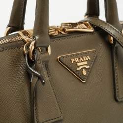 Pre Owned حقيبة برادا برومينيد جلد سافيانو لوكس أزرق صفراء صغيرة