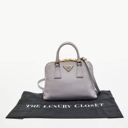 مملوكة مسبقًا حقيبة برادا برومينيد جلد سافيانو لوكس أزرق صفراء صغيرة