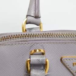 مملوكة مسبقًا حقيبة برادا برومينيد جلد سافيانو لوكس أزرق صفراء صغيرة