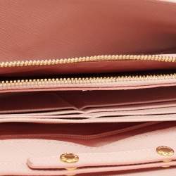 مملوكة مسبقًا Prada Pink Saffiano Leather Wallet On Chain