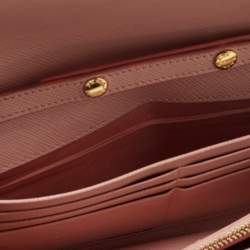 مملوكة مسبقًا Prada Pink Saffiano Leather Wallet On Chain