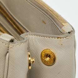 مملوكة مسبقًا Prada Light Grey Saffiano Lux Leather Small Galleria Double Zip Tote