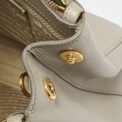 مملوكة مسبقًا Prada Light Grey Saffiano Lux Leather Small Galleria Double Zip Tote
