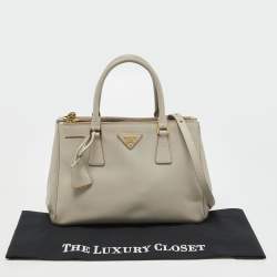 مملوكة مسبقًا Prada Light Grey Saffiano Lux Leather Small Galleria Double Zip Tote