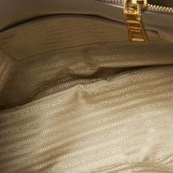 مملوكة مسبقًا Prada Light Grey Saffiano Lux Leather Small Galleria Double Zip Tote