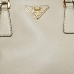 مملوكة مسبقًا Prada Light Grey Saffiano Lux Leather Small Galleria Double Zip Tote
