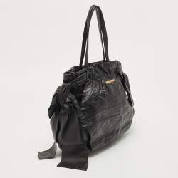 مملوكة مسبقًا Prada Black Antique Leather Bow Tote