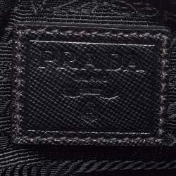 مملوكة مسبقًا Prada Black Pleated Nylon Wristlet Clutch