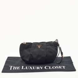 مملوكة مسبقًا Prada Black Pleated Nylon Wristlet Clutch