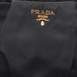 مملوكة مسبقًا Prada Black Pleated Nylon Wristlet Clutch