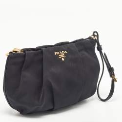 مملوكة مسبقًا Prada Black Pleated Nylon Wristlet Clutch