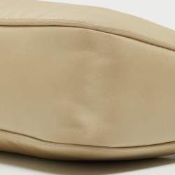 مملوكة مسبقًا Prada Beige Nylon Re-Edition 2000 Baguette Bag