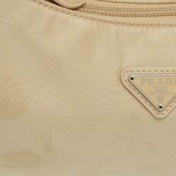 مملوكة مسبقًا Prada Beige Nylon Re-Edition 2000 Baguette Bag
