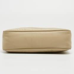 مملوكة مسبقًا Prada Beige Nylon Re-Edition 2000 Baguette Bag