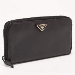 مملوكة مسبقًا محفظة برادا جلد سافيانو معدني بسحاب محيط