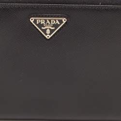 مملوكة مسبقًا محفظة برادا جلد سافيانو معدني بسحاب محيط