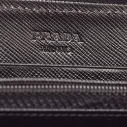 مملوكة مسبقًا محفظة برادا جلد سافيانو معدني بسحاب محيط