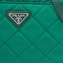 Pre Owned حقيبة كروس برادا كاميرا جلد ونايلون أخضر مبطن