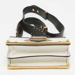 مملوكة مسبقًا حقيبة كتف برادا كاهير جلد أبيض/أسود بقلاب