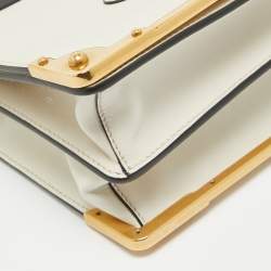 مملوكة مسبقًا حقيبة كتف برادا كاهير جلد أبيض/أسود بقلاب