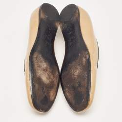 مملوكة مسبقًا Prada Beige Patent Leather Smoking Slippers Size 36.5