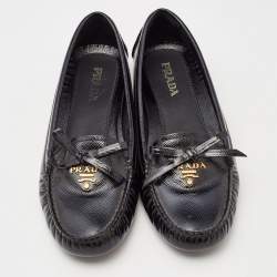 مملوكة مسبقًا Prada Black Patent Leather Logo Bow Loafers Size 37  