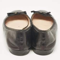 مملوكة مسبقًا Prada Black Leather and Patent Leather Cap Toe Bow Ballet Flats Size 39.5