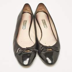 مملوكة مسبقًا Prada Black Leather and Patent Leather Cap Toe Bow Ballet Flats Size 39.5