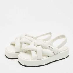 مملوكة مسبقًا صندل برادا نعل سميك ذو حزام خلفي مخده جلد أبيض مقاس 40