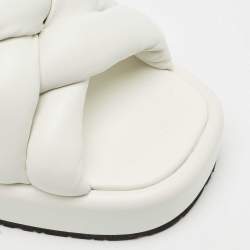 مملوكة مسبقًا صندل برادا نعل سميك ذو حزام خلفي مخده جلد أبيض مقاس 40