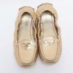 Pre Owned Prada Gold Leather Scrunch Slip On Loafers Size 39