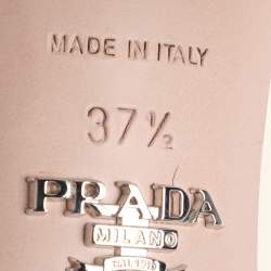 مملوكة مسبقًا حذاء كعب عالي برادا جلد لامع أبيض كعب مربع سميك سحاب خلفي مقاس 37.5