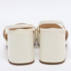 مملوكة مسبقًا حذاء كعب عالي برادا جلد لامع أبيض كعب مربع سميك سحاب خلفي مقاس 37.5