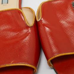 Pre Owned صندل برادا جلد برتقالي لامع مسطح مقاس 37