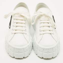 مملوكة مسبقًا حذاء رياضي برادا بعجلتين مزدوجتين من نسيج جاكار أبيض مقاس 38