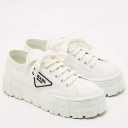 مملوكة مسبقًا حذاء رياضي برادا بعجلتين مزدوجتين من نسيج جاكار أبيض مقاس 38