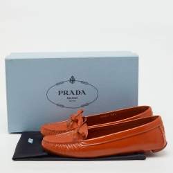 مملو�كة مسبقًا Prada Orange Patent Leather Bow Slip On Loafers Size 38.5