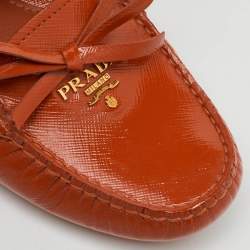 مملوكة مسبقًا Prada Orange Patent Leather Bow Slip On Loafers Size 38.5