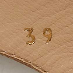 مملوكة مسبقًا Prada Beige Patent Leather Pointed Toe Slingback Pumps Size 39