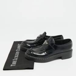 مملوكة مسبقًا Prada Triangle Logo Size 35.5 Black Leather Slip On Loafers