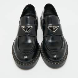 مملوكة مسبقًا Prada Triangle Logo Size 35.5 Black Leather Slip On Loafers