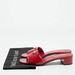 Pre Owned صندل برادا جلد لماع مثلث الشعار مقاس 37 أحمر للانزلاق